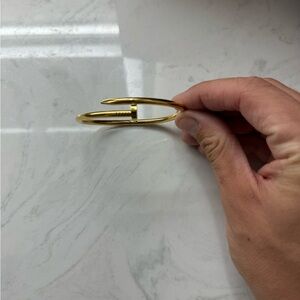 Unisex gold bracelet